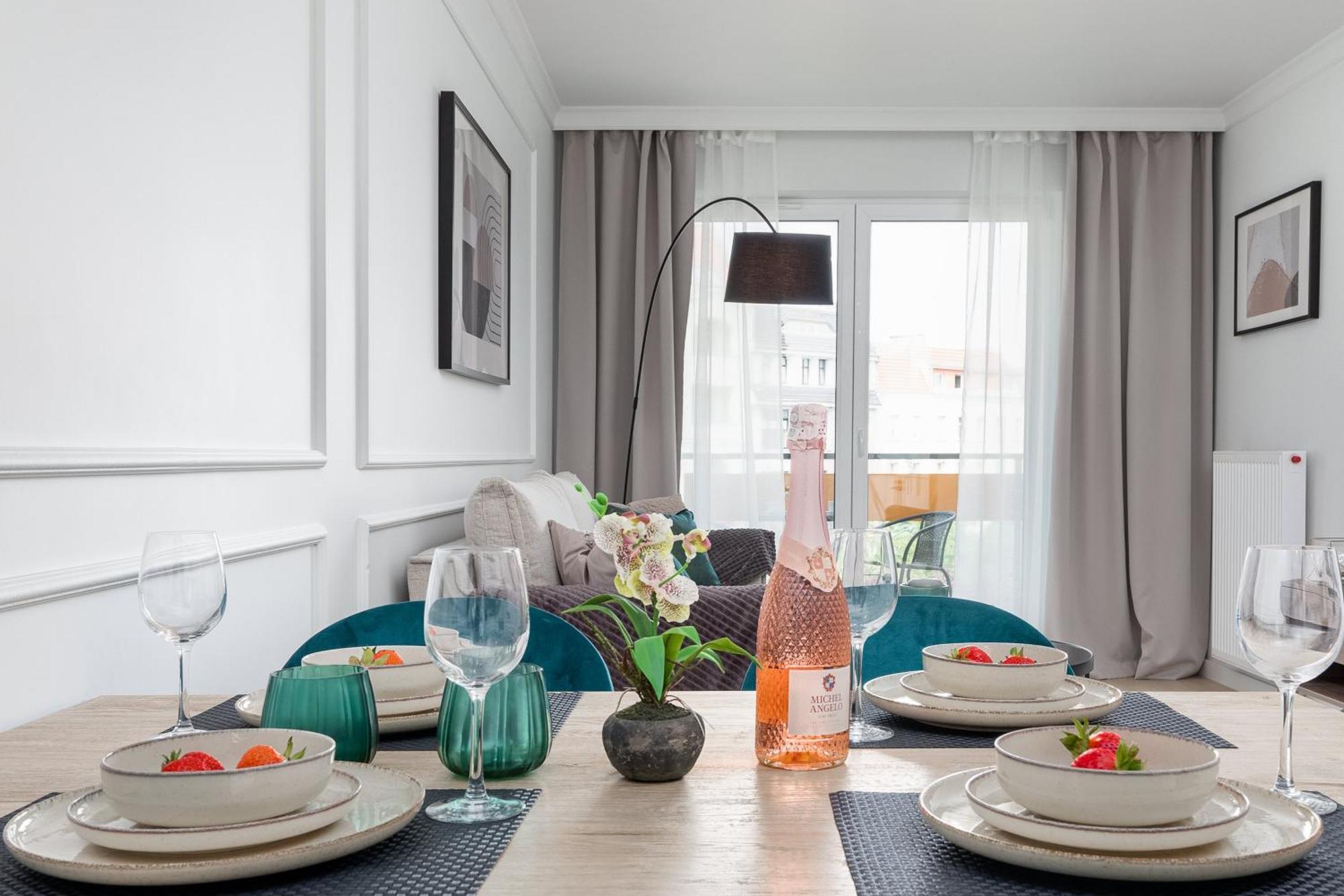 Plac Slowianski Apartments With Balcony Swinoujscie Center By Noclegi Renters Ngoại thất bức ảnh